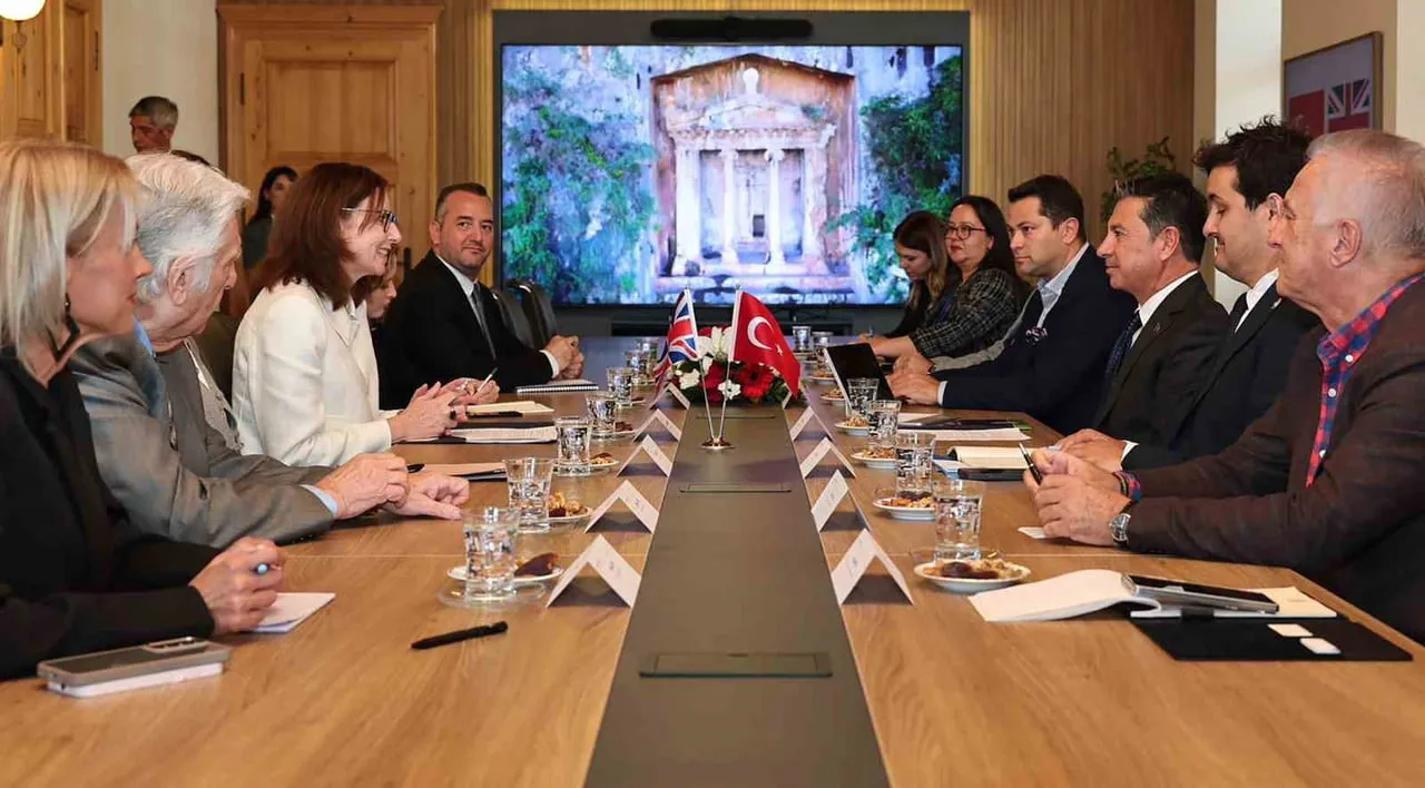 MUĞLA BÜYÜKŞEHİR BELEDİYE BAŞKANI AHMET ARAS, BİRLEŞİK KRALLIK’IN TÜRKİYE BÜYÜKELÇİSİ JENNİFER...