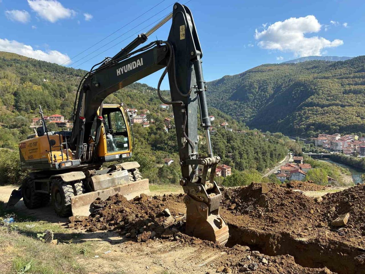 KARABÜK’ÜN YENİCE İLÇESİNDE, KARŞIYAKA MAHALLESİ’NDE DOĞALGAZ, İÇME SUYU VE ALTYAPI ÇALIŞMALARINA...