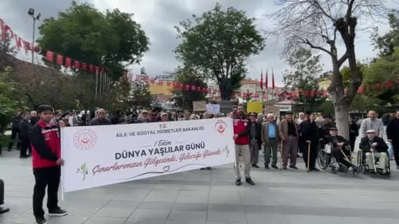 Dünya Yaşlılar Günü’nde farkındalık yürüyüşü