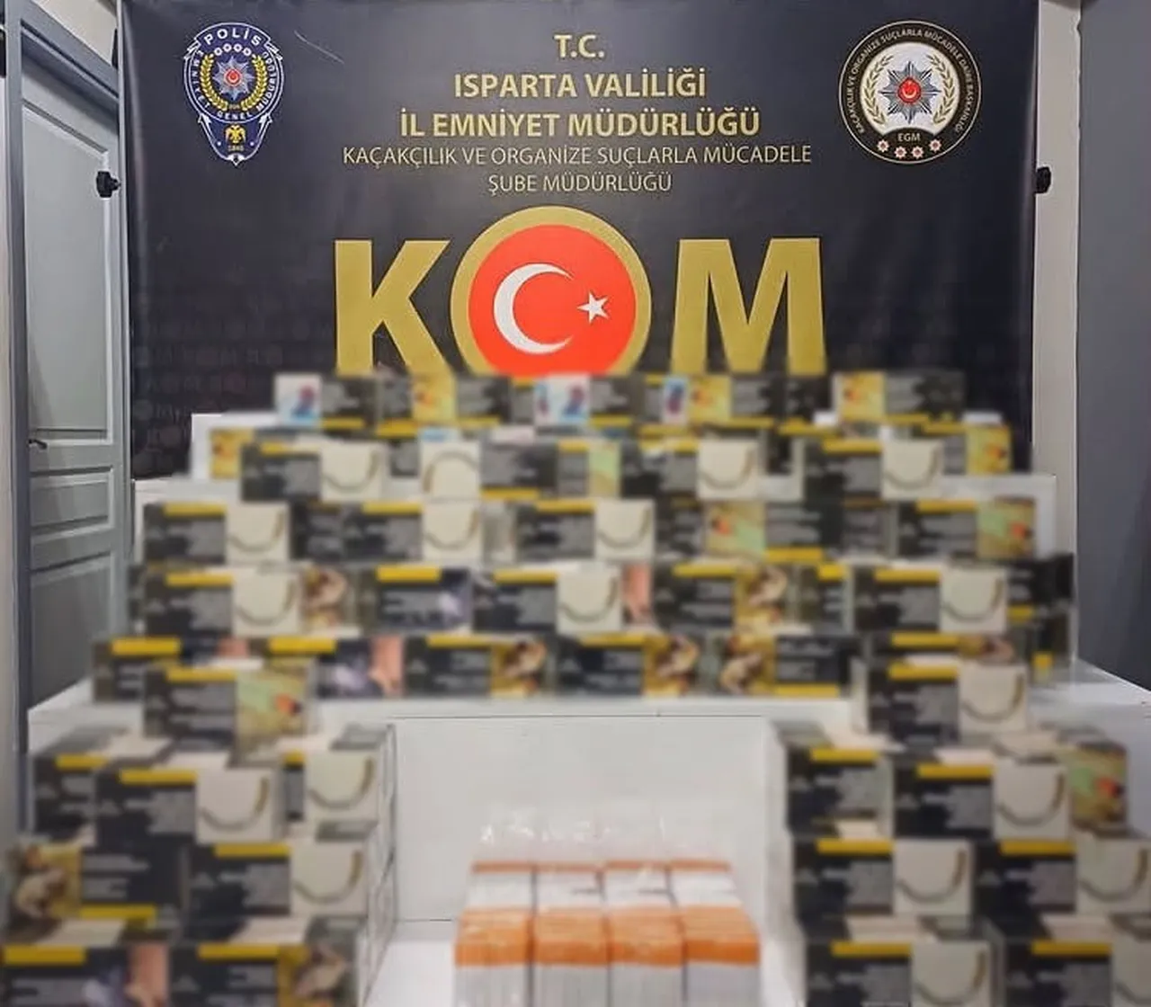 ISPARTA'DA POLİS EKİPLERİNCE GERÇEKLEŞTİRİLEN ÇALIŞMALARDA, 24 BİN ADET BANDROLSÜZ MAKARON İLE BİN...
