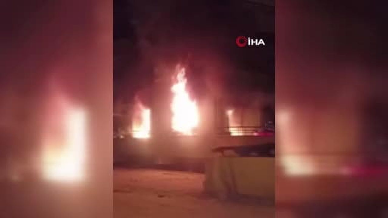 Alevlere teslim olan evde anne ve oğlu yaralandı: Patlama anı kamerada