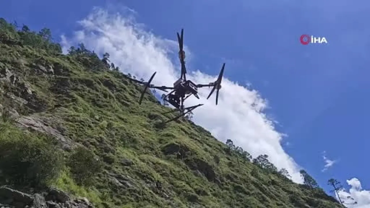 Çin’in Nepal sınırındaki Tibet Özerk Bölgesinde oluşan baraj gölünün bugün taşmasının ardından ara...