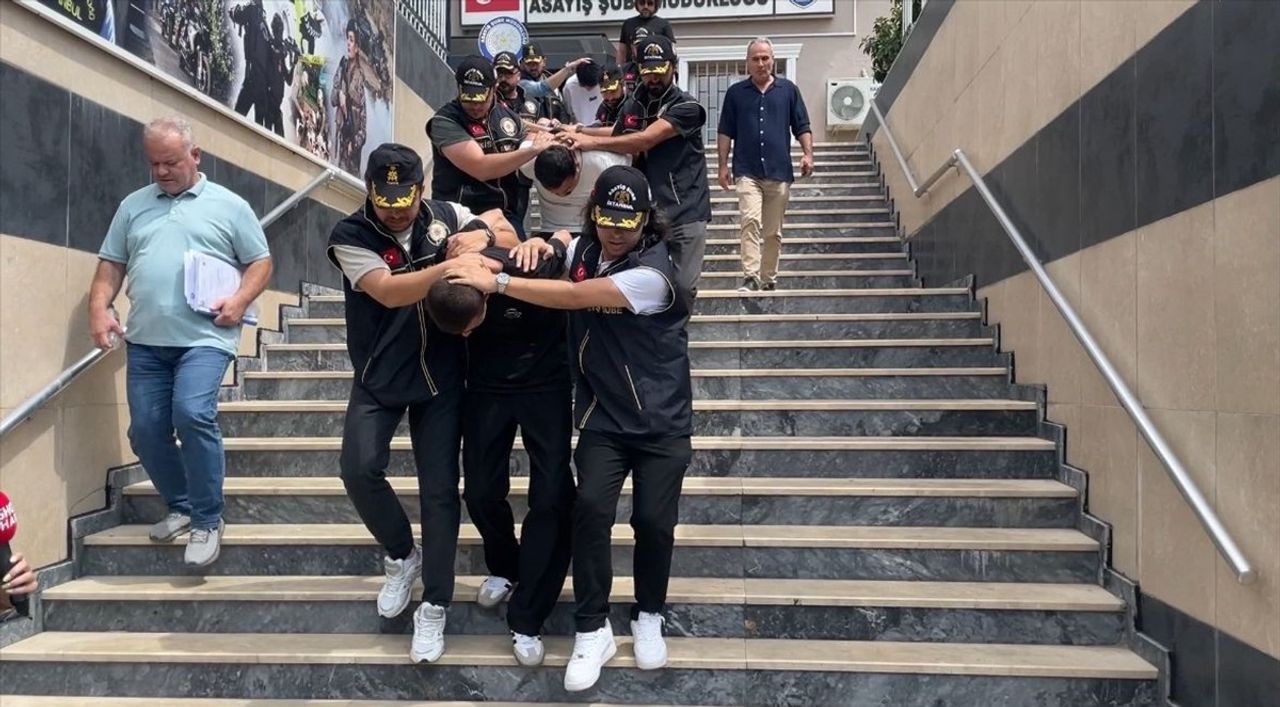 Bahçelievler'de, otomobille gelen şüpheliler tarafından düzenlenen silahlı saldırıda hayatını...