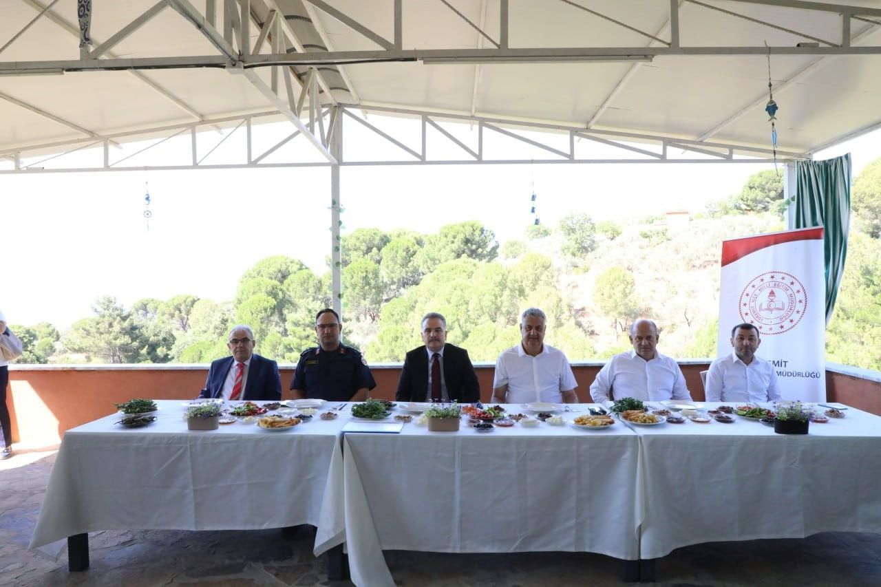 BALIKESİR’İN EDREMİT KAYMAKAMI AHMET ODABAŞ, TAHTAKUŞLAR MAHALLESİ'NDE DÜZENLENEN İLÇE HAYAT BOYU...