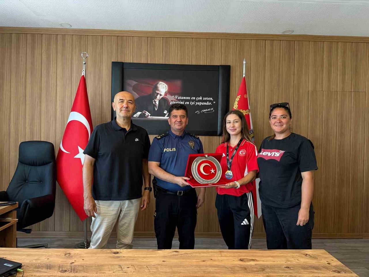 BALKAN ŞAMPİYONASI'NDA GÜMÜŞ MADALYA KAZANAN AKHİSARLI MİLLİ BİSİKLETÇİ NAZİFE TUNCEL...