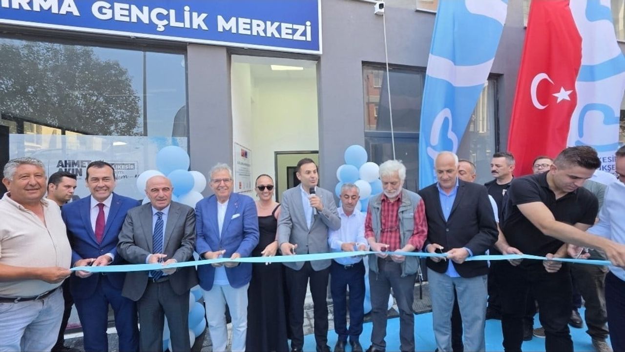 BANDIRMA'DA GENÇLİK MERKEZİ HİZMETE AÇILDI