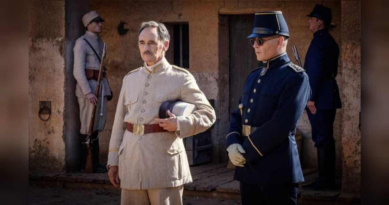 Barbarları Beklerken film konusu