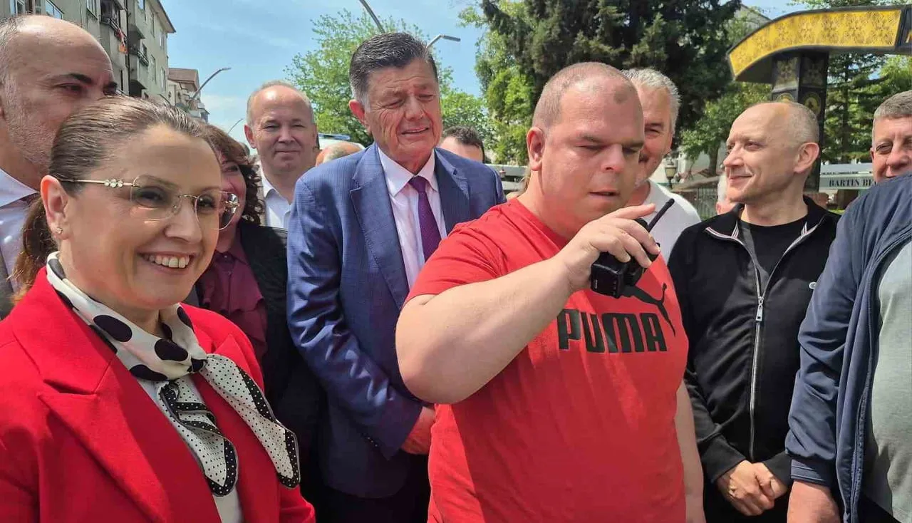 BARTIN'DA 10-16 MAYIS ENGELLİLER HAFTASI NEDENİYLE DÜZENLENEN YÜRÜYÜŞ, ENGELLİ DEHA KARTAL'IN...