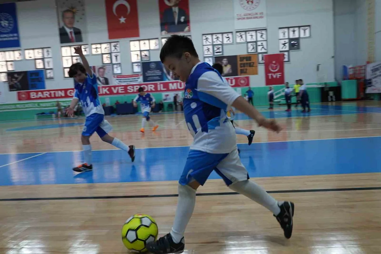 BARTIN'DA DÜZENLENEN DOWN SENDROMLULAR FUTSAL TÜRKİYE ŞAMPİYONASI'NDA BAĞCILAR BELEDİYESİ...