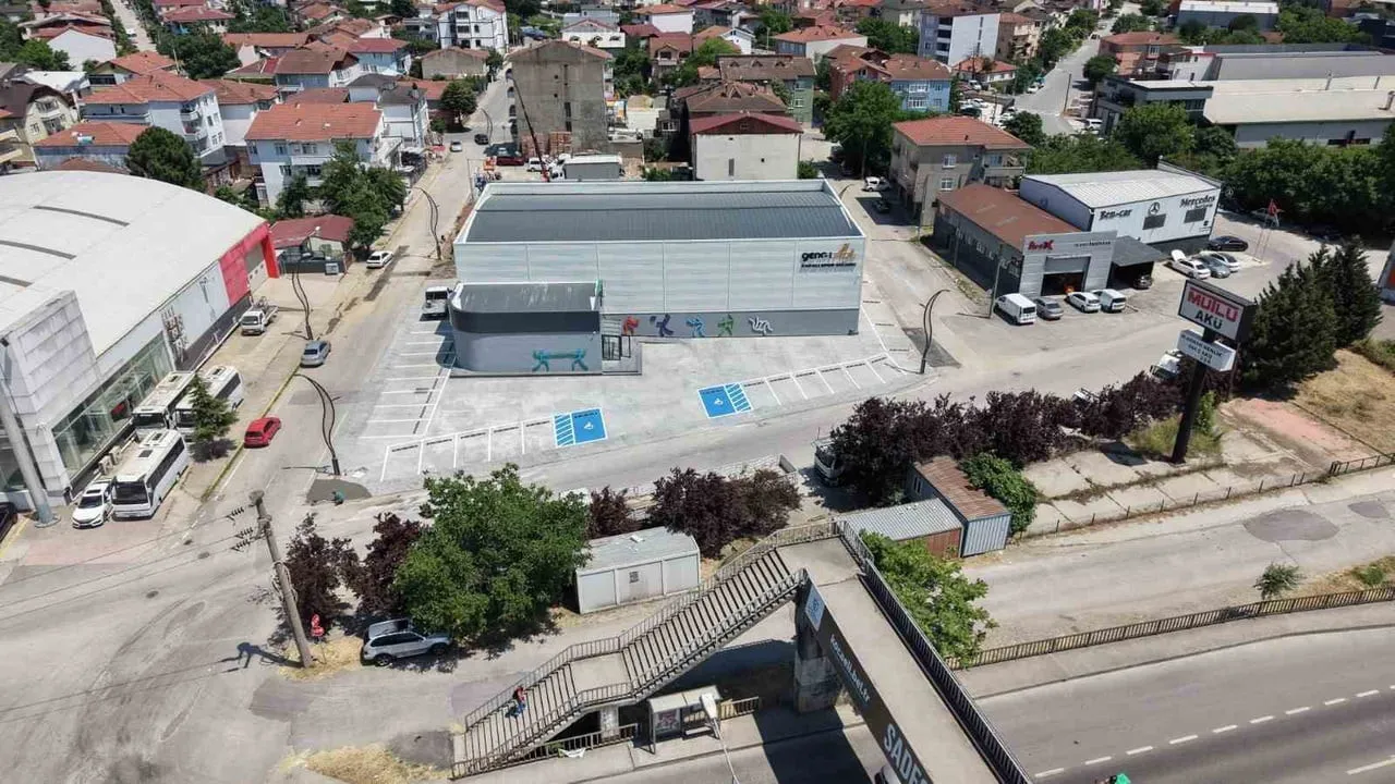 BAŞİSKELE'DE İNŞASI TAMAMLANAN GENC-İ ÂLÂ KAPALI SPOR SALONU'NDA AÇILIŞ İÇİN GERİ SAYIM BAŞLADI....