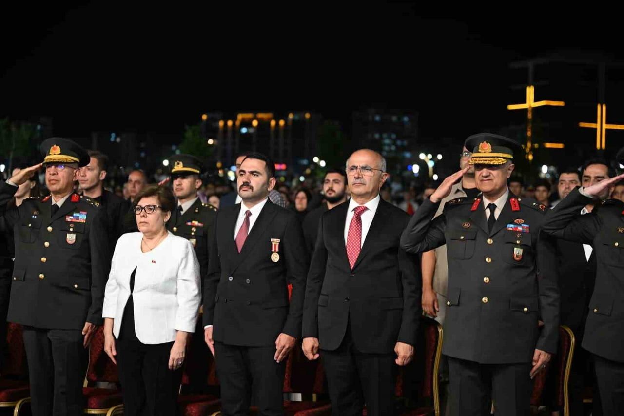 BAŞKAN ER: "15 TEMMUZ, MİLLETİMİZİN İMAN VE CESARETLE YAZDIĞI DEMOKRASİ DESTANIDIR"