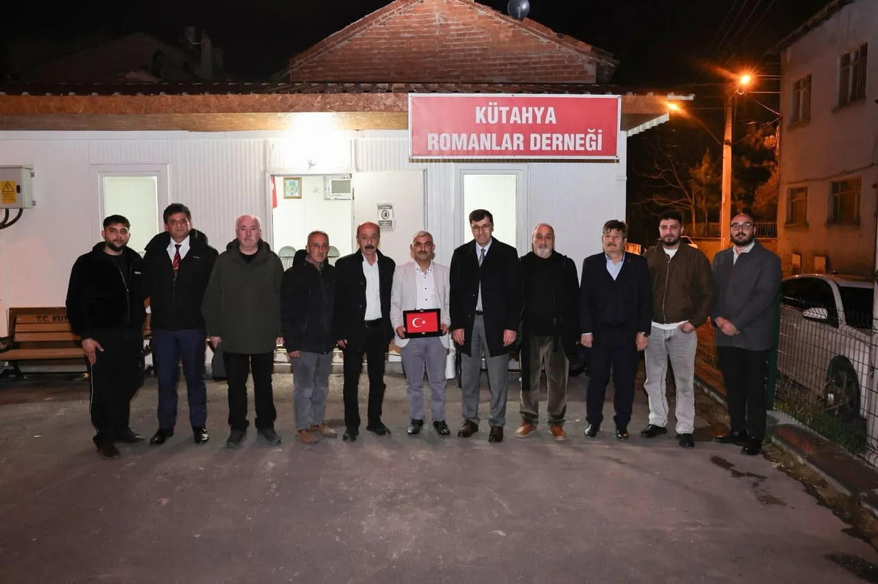 BAŞKAN KAHVECİ: "ROMAN KARDEŞLERİMİZİN NEŞESİ, SAMİMİYETİ VE HAYATA KATTIĞI RENK ÇOK...