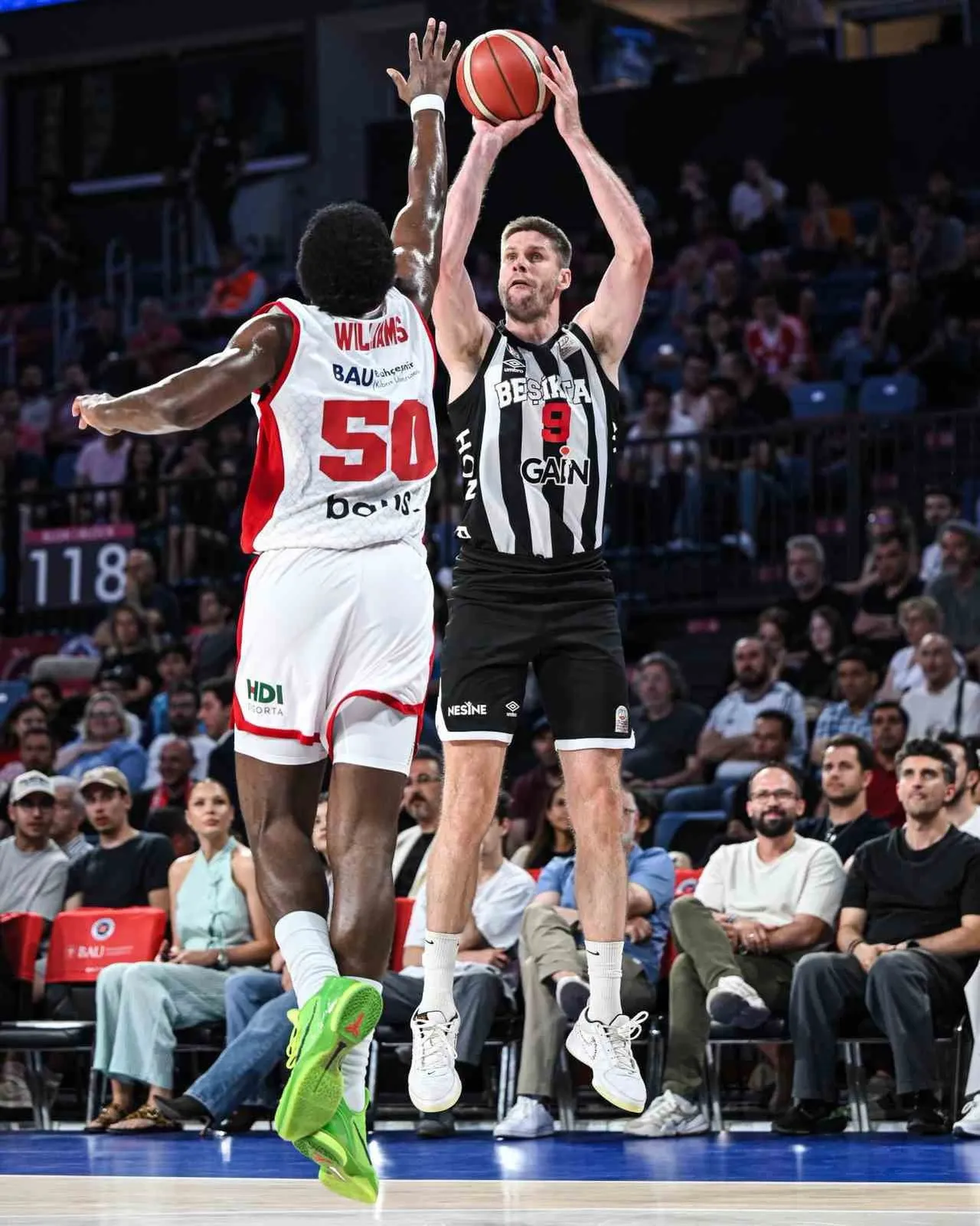 BASKETBOL ERKEKLER SÜPER LİGİ YARI FİNAL 4. MAÇINDA BEŞİKTAŞ, DEPLASMANDA KARŞILAŞTIĞI BAHÇEŞEHİR...