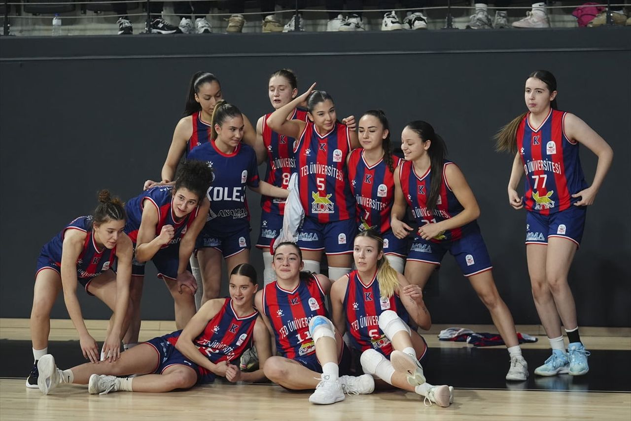 Basketbol Gençler Ligi'nde (BGL) ikinci pencere maçları, Turkcell Basketbol Gelişim Merkezi'nde...