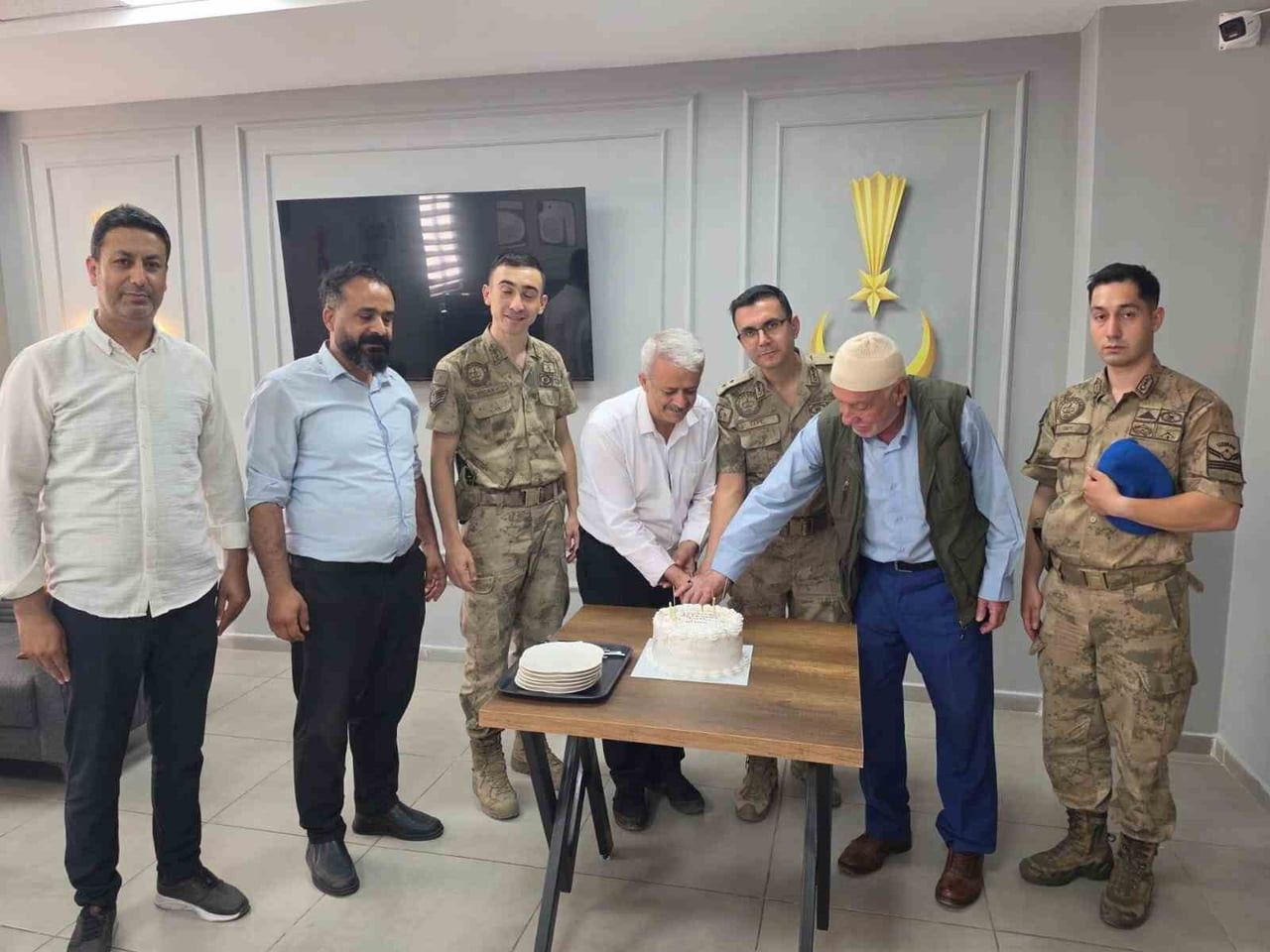 BATMAN'IN SASON İLÇESİNDE ŞEHİT AİLELERİ, JANDARMA TEŞKİLATININ 187. KURULUŞ YIL DÖNÜMÜNÜ ANLAMLI...