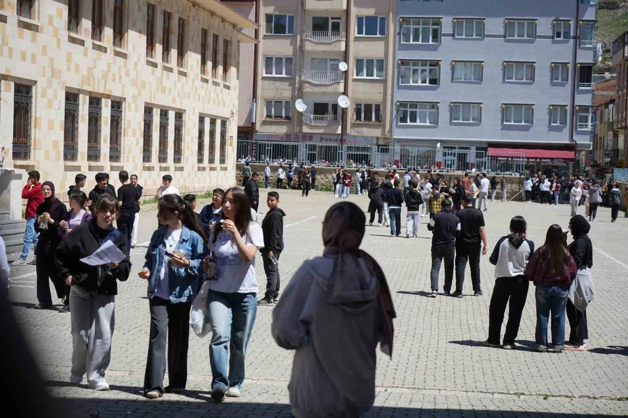 BAYBURT’TA 876 ÖĞRENCİ LGS HEYECANI YAŞADI