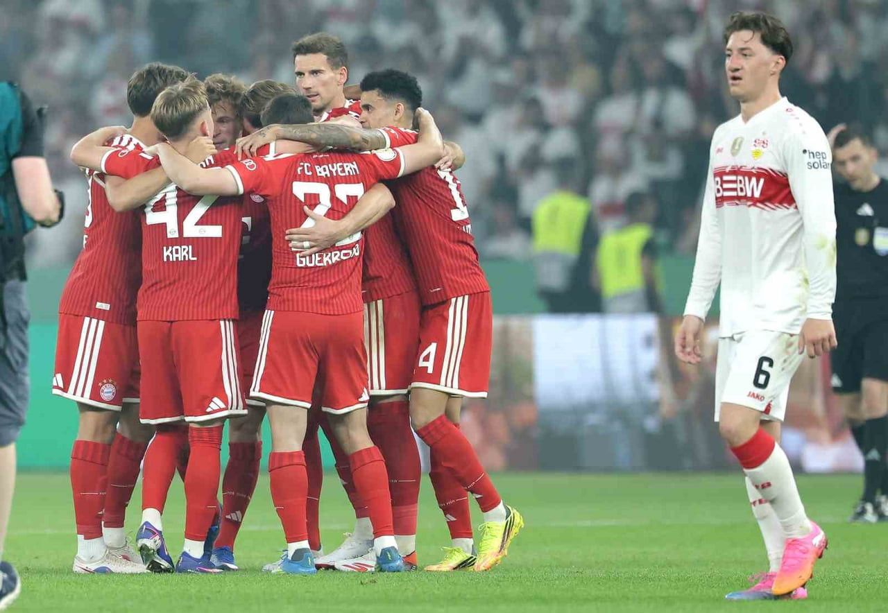 BAYERN MÜNİH, ALMANYA KUPASI FİNALİNDE KARŞILAŞTIĞI STUTTGART'I 3-0 MAĞLUP EDEREK ALMANYA...