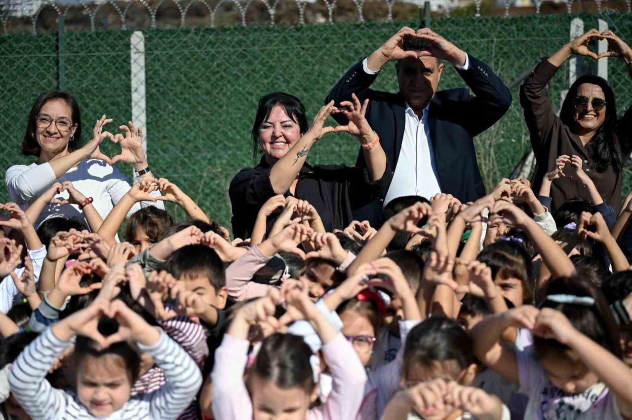 SEYHAN BELEDİYESİ, DÜNYA GIDA GÜNÜ KAPSAMINDA KREŞ ÖĞRENCİLERİNE GIDA ATIKLARININ KOMPOSTA...