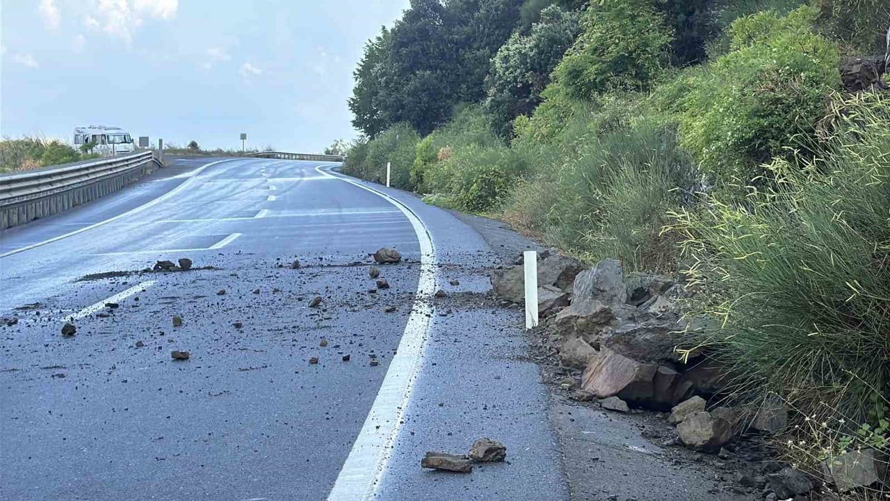 ZONGULDAK’IN ALAPLI İLÇESİ İLE DÜZCE’NİN AKÇAKOCA İLÇESİNİ BİRBİRİNE BAĞLAYAN KARA YOLUNDA MEYDANA...
