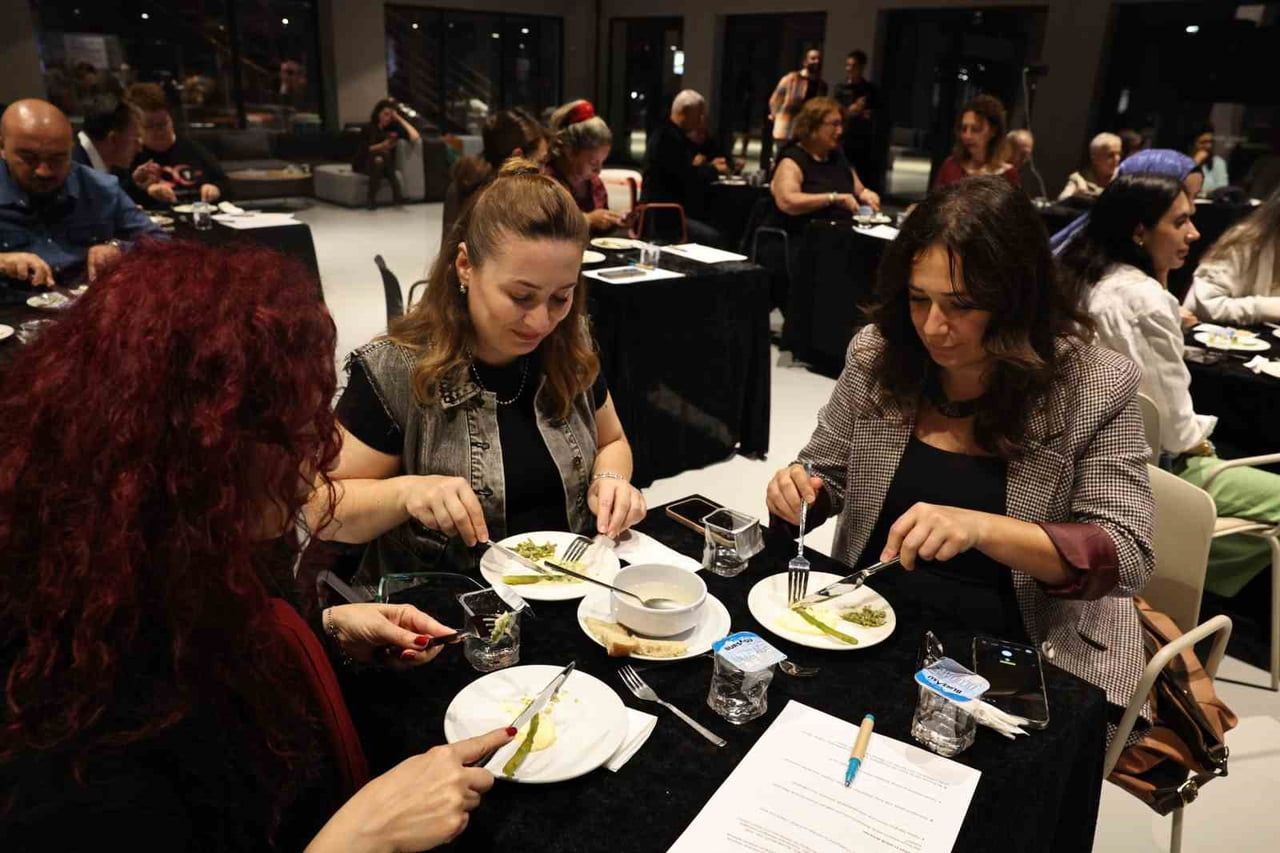NİLÜFER BELEDİYESİ'NİN İLGİYLE TAKİP EDİLEN "GASTROETNOMÜZİKOLOJİK KAYNATMALAR" SÖYLEŞİ SERİSİNİN...