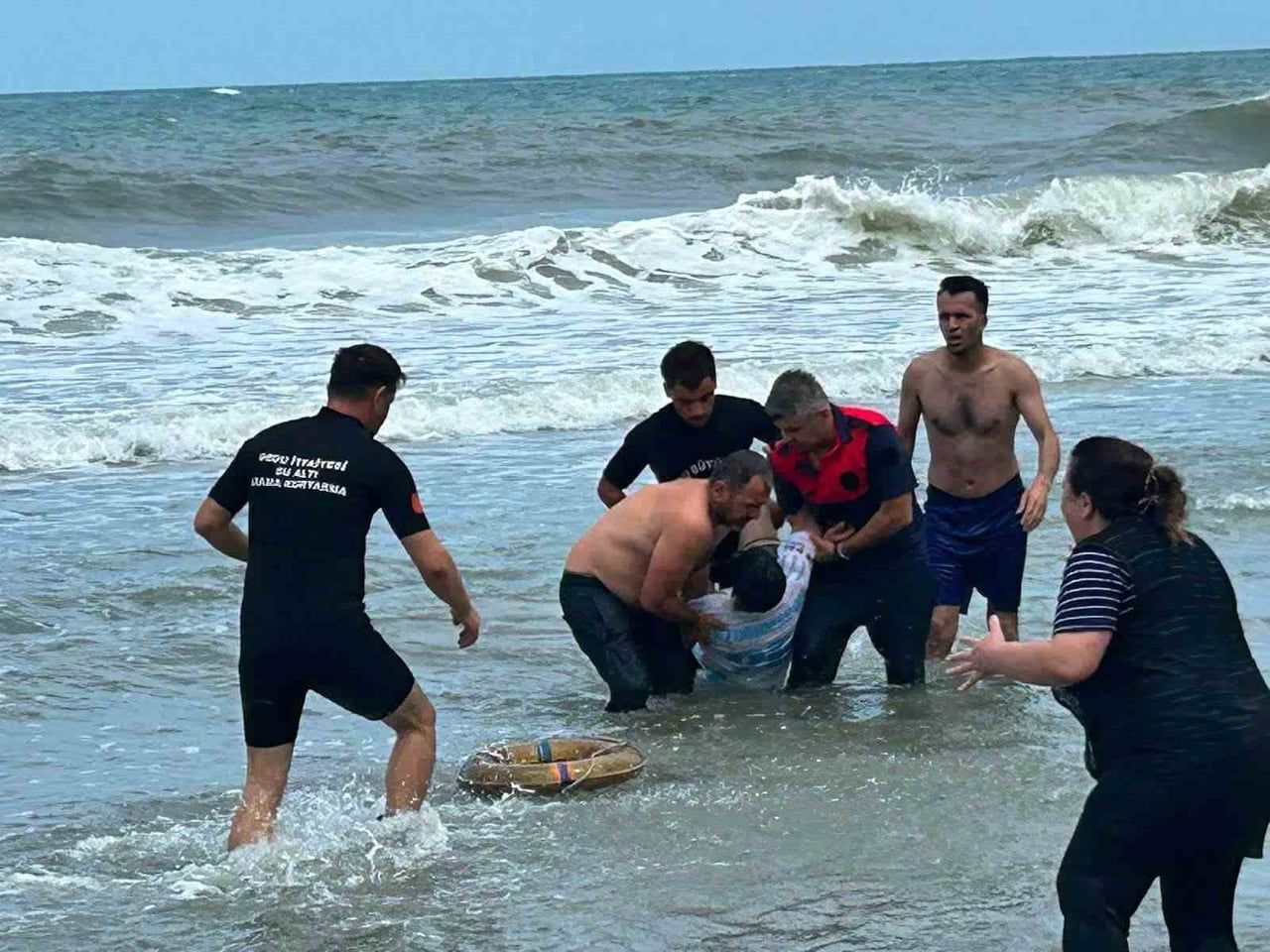 ORDU'NUN ÜNYE İLÇESİNDE, VALİLİK TARAFINDAN OLUMSUZ HAVA ŞARTLARI VE RİP AKINTISI NEDENİYLE İLAN...