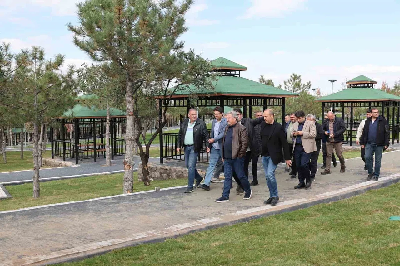 GESİ MESİRE ALANINI YENİLEYEREK BÜYÜK VE FARKLI BİR DÖNÜŞÜMÜ BAŞLATAN MELİKGAZİ BELEDİYESİ...
