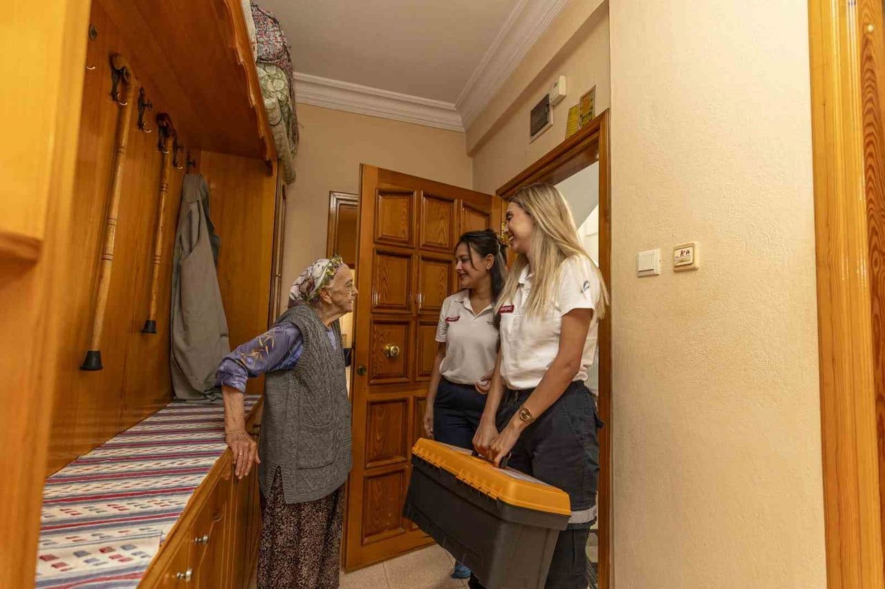 MERSİN BÜYÜKŞEHİR BELEDİYESİ, EVDE SAĞLIK VE BAKIM HİZMETLERİ KAPSAMINDA 13 İLÇEDE YAŞLI, HASTA VE...