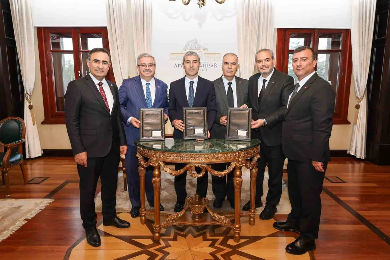 AFYONKARAHİSAR’DA ÜNİVERSİTE ÖĞRENCİLERİNİN EĞİTİM HAYATLARINI DESTEKLEMEK AMACIYLA HAYATA...