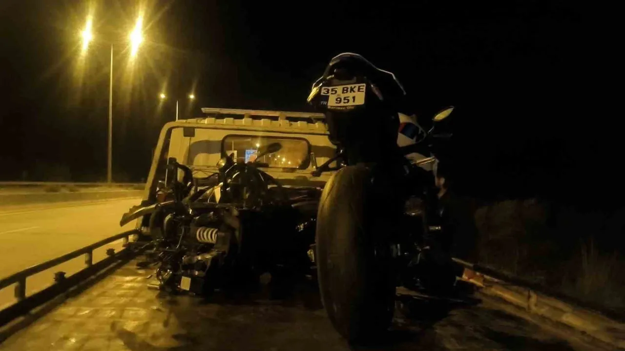ANTALYA’DA AYNI İSTİKAMETE SEYİR HALİNDEKİ 2 MOTOSİKLET ÇARPIŞTI. MOTOSİKLETLERDEN BİRİSİ YAKLAŞIK...