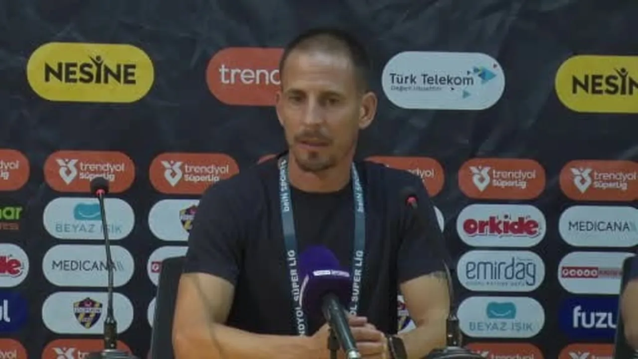 Corendon Alanyaspor Teknik Direktörü Joao Pereira, Eyüpspor yenilgisi sonrası, "Hak ettiğimizi...