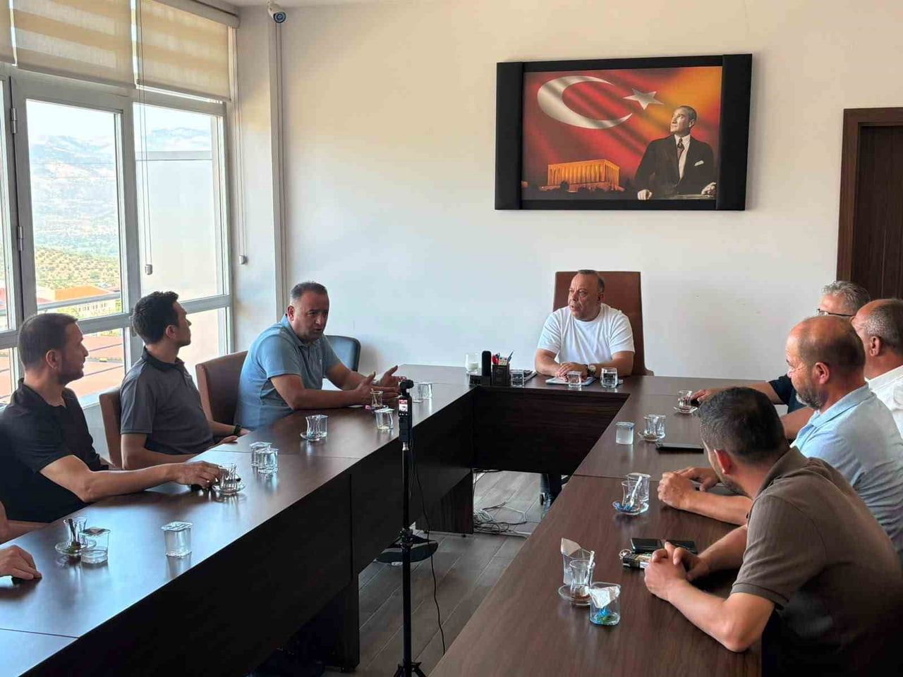 BAŞKAN ÖZEL, MERKEZ MAHALLE MUHTARLARININ TALEPLERİNİ DİNLEDİ