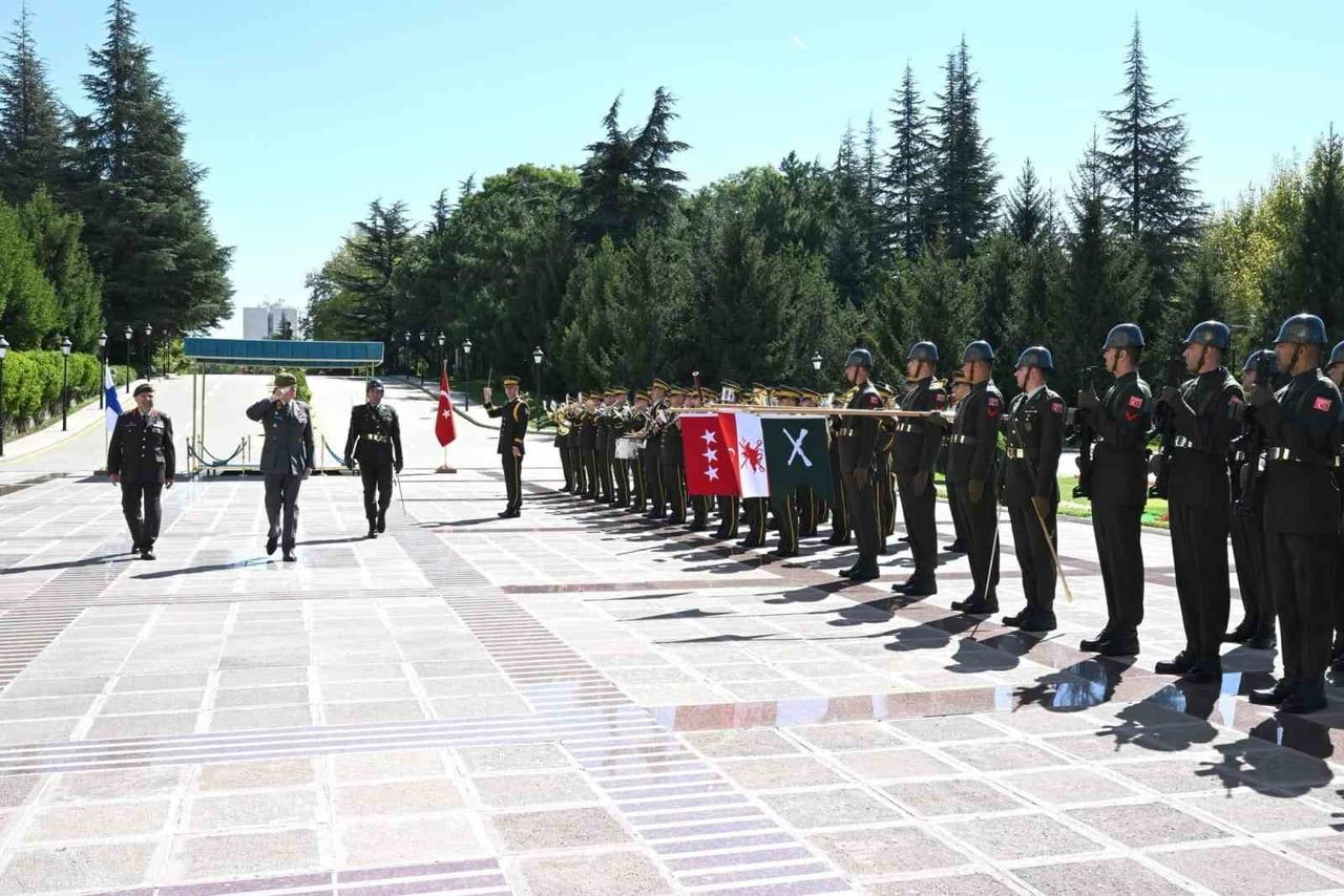 KARA KUVVETLERİ KOMUTANI METİN TOKEL, FİNLANDİYA KARA KUVVETLERİ KOMUTANI KORGENERAL PASİ VALİMAKİ...