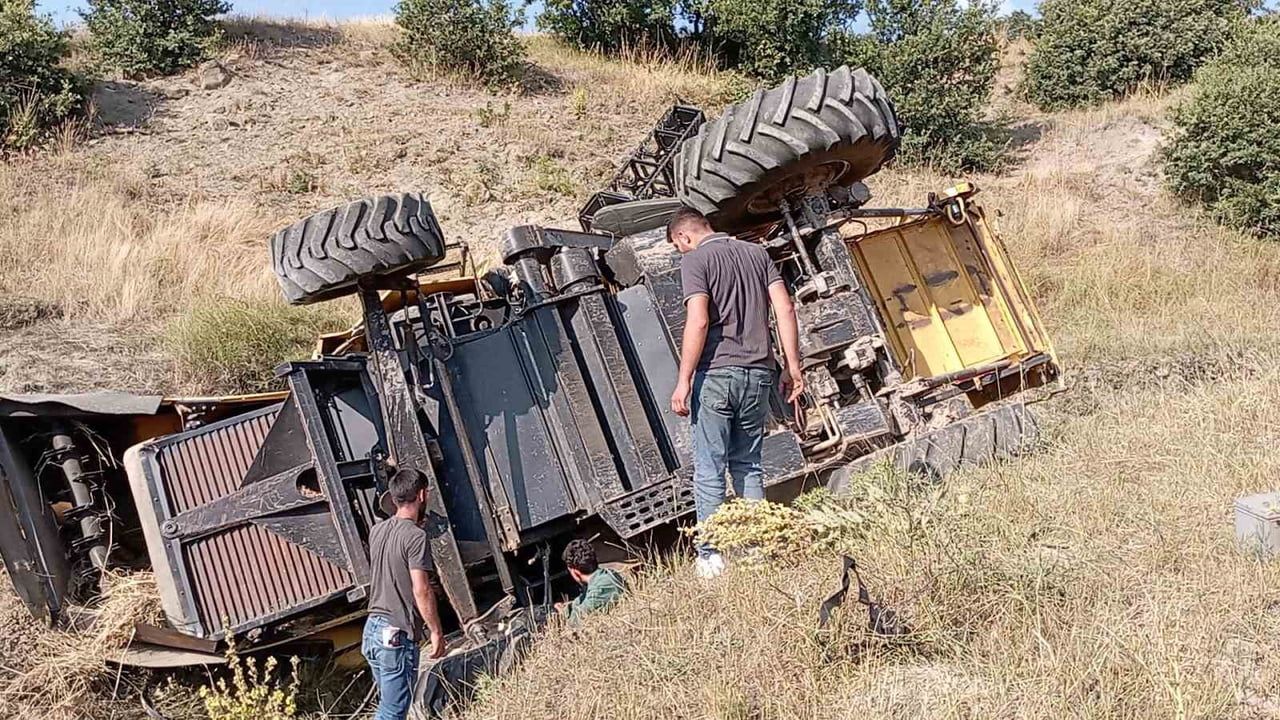 TOKAT’IN SULUSARAY İLÇESİNDE PARK HALİNDEKİ BİÇERDÖVERİN KENDİLİĞİNDEN HAREKET EDEREK DEREYE...