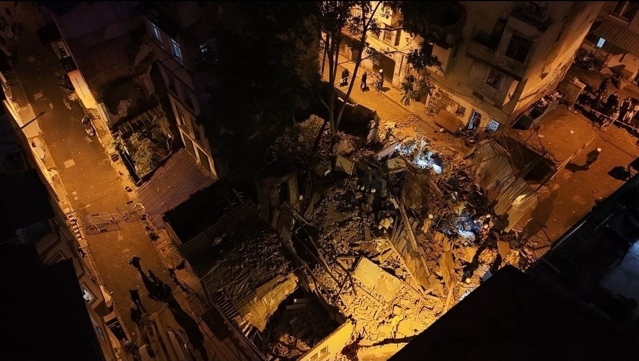 BEYOĞLU'NDA 5 KATLI BİNA ÇÖKTÜ: ARAMA ÇALIŞMALARI DEVAM EDİYOR