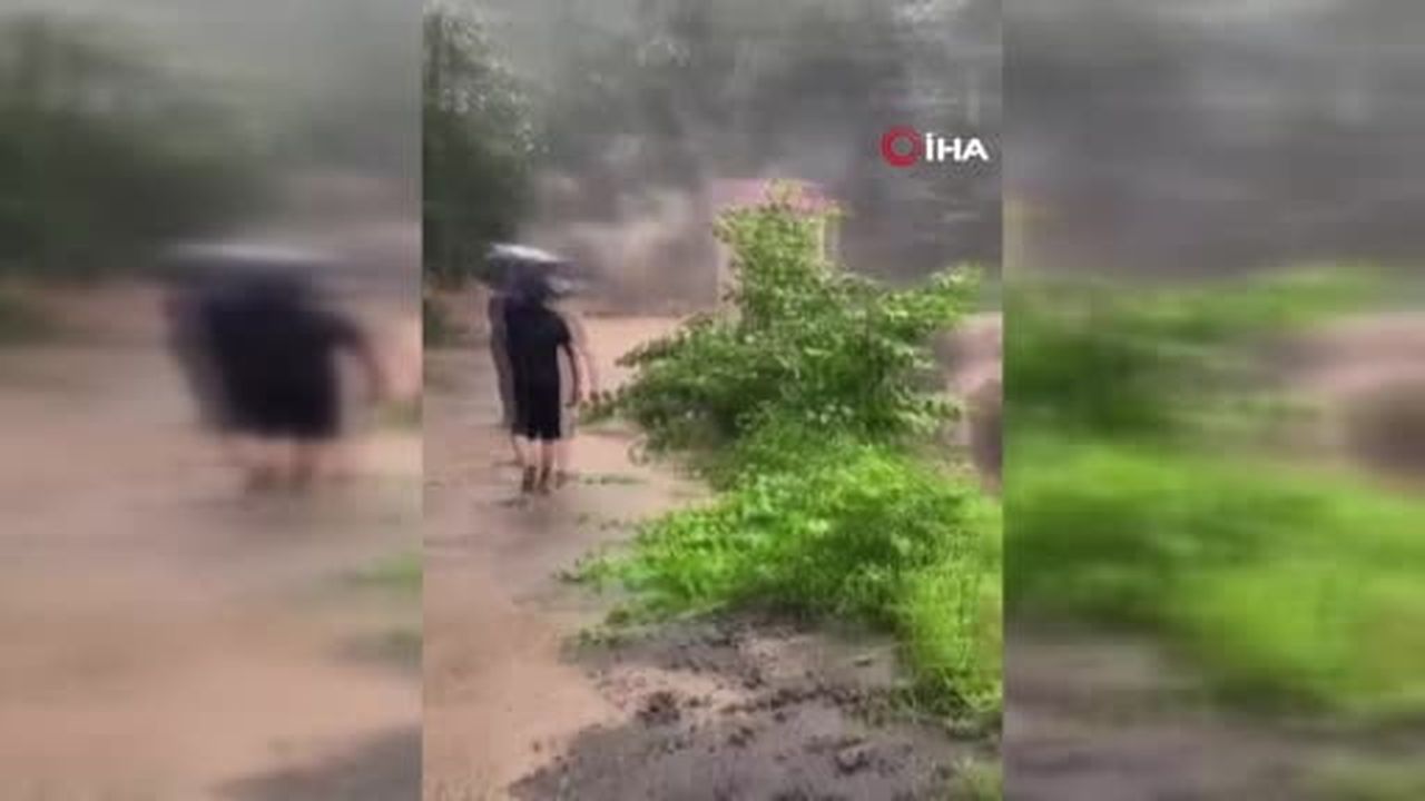 Giresun'da şiddetli yağış etkili oldu: Yollar dereye döndü, dereler taştı