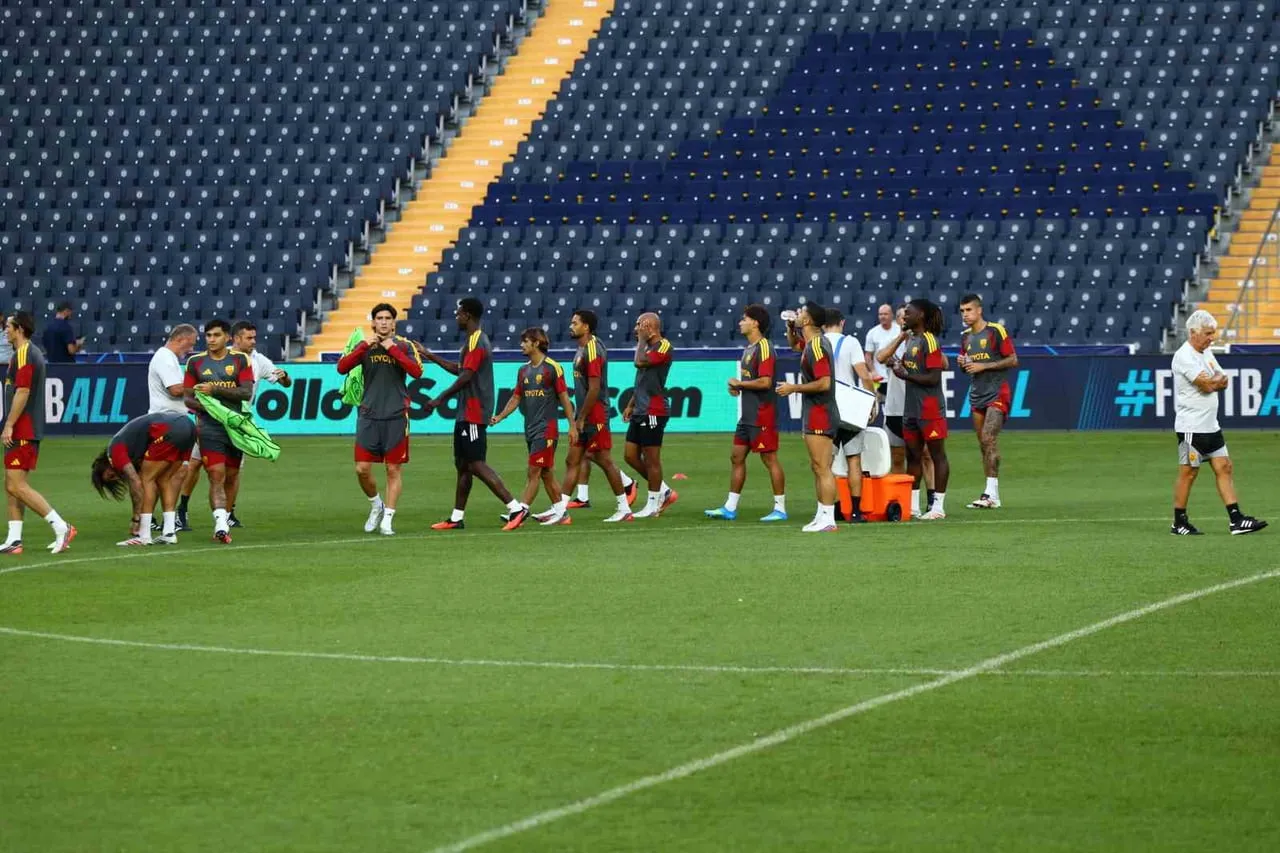 İTALYAN EKİBİ ROMA, FENERBAHÇE İLE OYNAYACAĞI MAÇIN HAZIRLIKLARINI KADIKÖY ŞÜKRÜ SARACOĞLU SPOR...