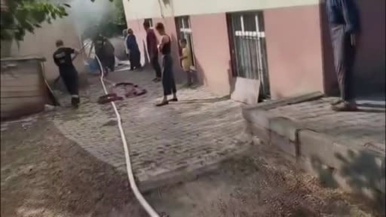 Elazığ’da odunluk ve kilerde yangın