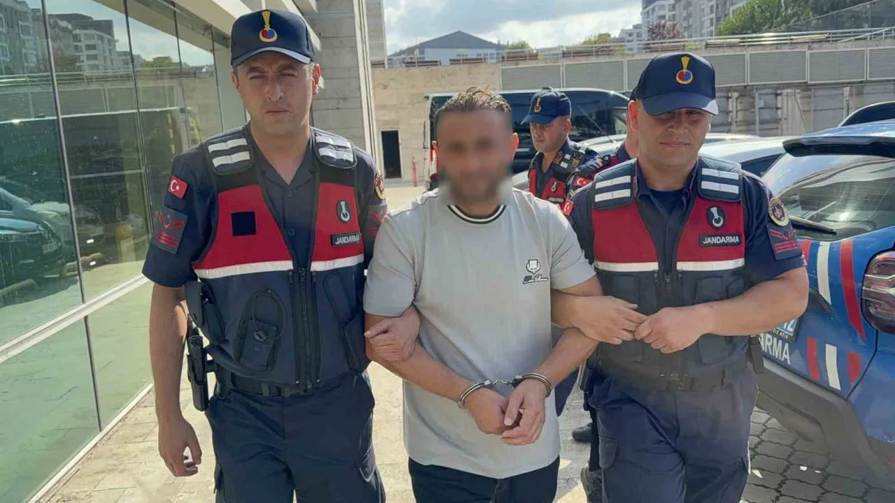 SAMSUN'UN TEKKEKÖY İLÇESİNDE, AYVA AĞACININ DALININ KESİLMESİ NEDENİYLE ÇIKAN TARTIŞMADA AMCASINI...