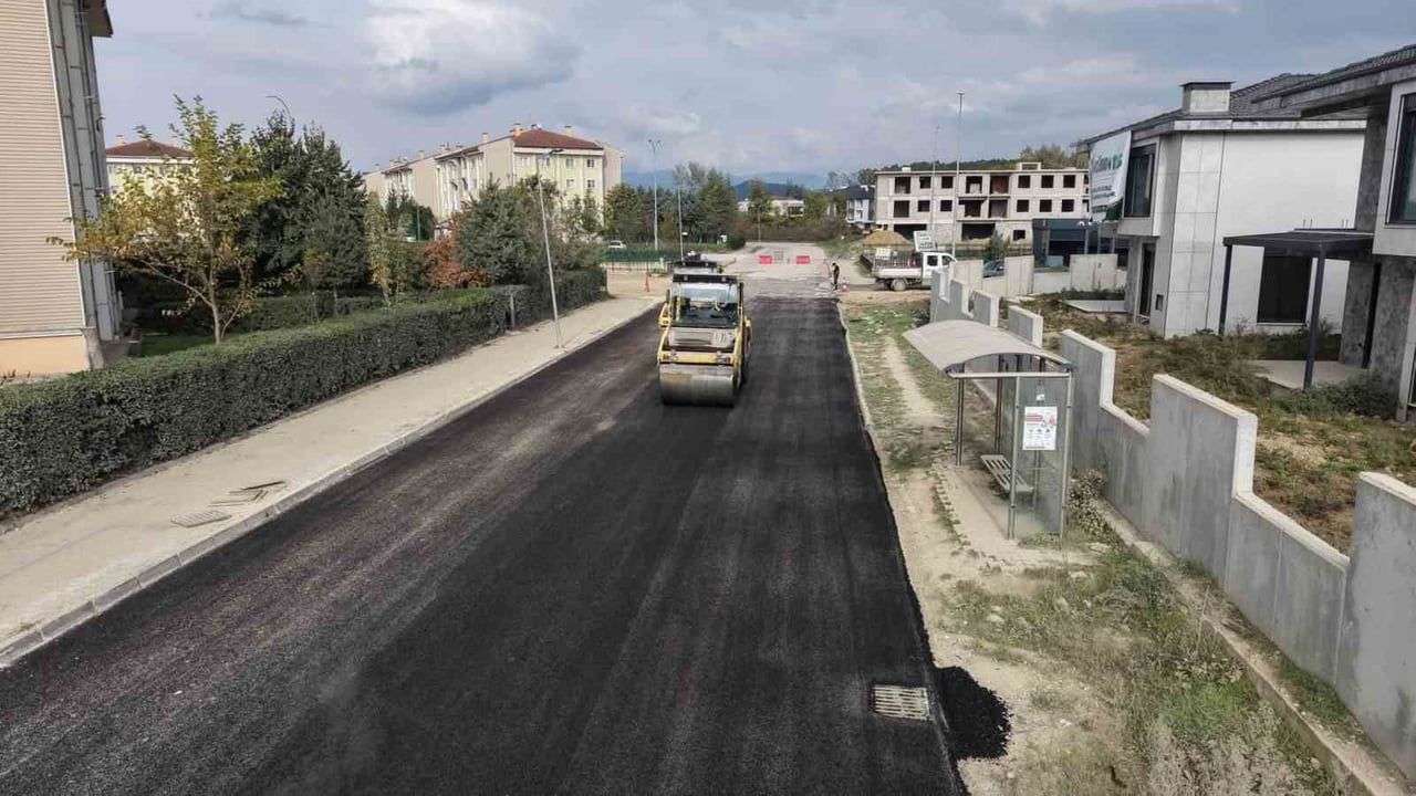 DÜZCE BELEDİYE’SİNİN ASFALT ÇALIŞMALARI DARICI MAHALLESİ’NDE SERİM TAMAMLANDI EKİPLER...