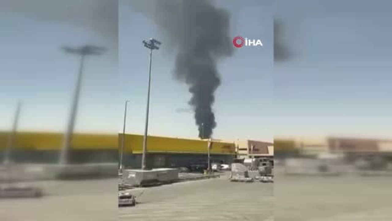 Suudi Arabistan'ın başkenti Riyad'da bulunan Kral Halid Havalimanı yakınından yoğun duman...