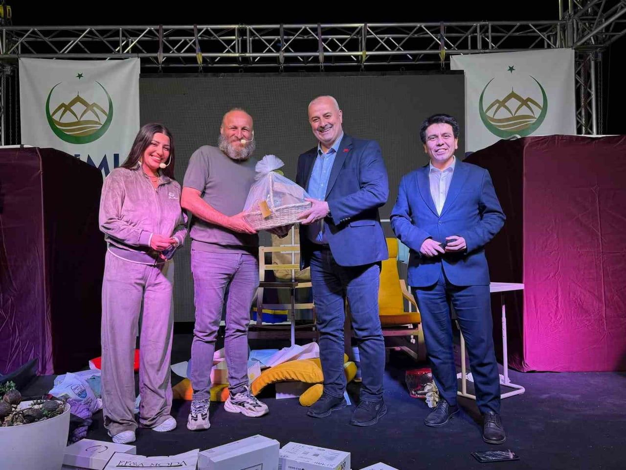 DÜZCE’NİN ÇİLİMLİ İLÇESİNDE SAHNELENEN “HANGİSİ GERÇEK?” ADLI TİYATRO OYUNU, İLÇE HALKINA...