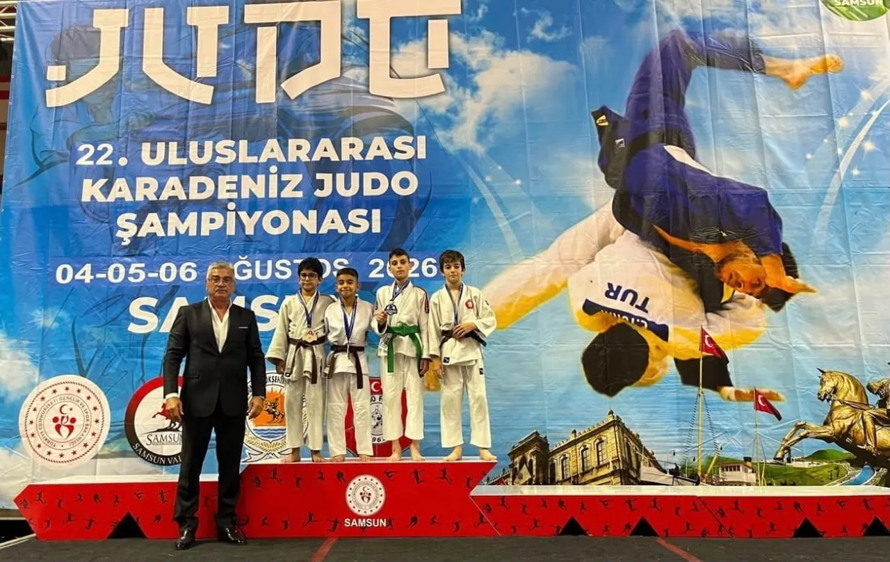 BAYBURTLU JUDOCULAR SAMSUN'DA MADALYA KAZANDI