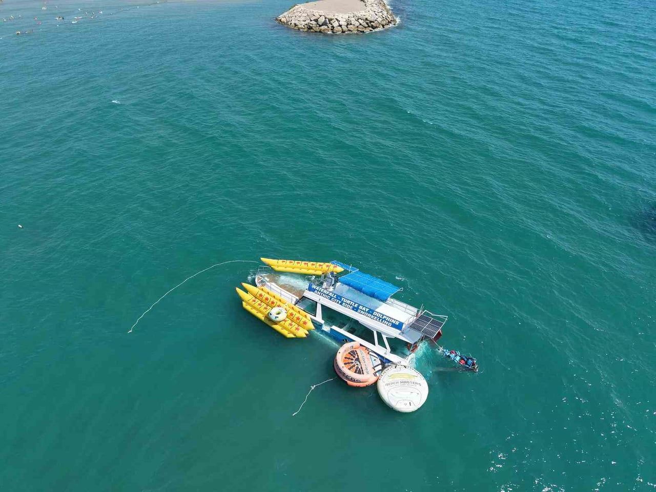 ANTALYA'NIN MANAVGAT İLÇESİNDE GÜNÜBİRLİK TURİST TAŞIMACILIĞI YAPAN FİBER TEKNE, ARIZADAN KAYNAKLI...