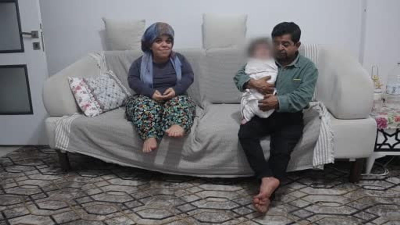 Bitmeyen sevgilerini 21 yıl sonra yeniden yaşatan cüce çiftin engel tanımayan aşkından Gülsüm...