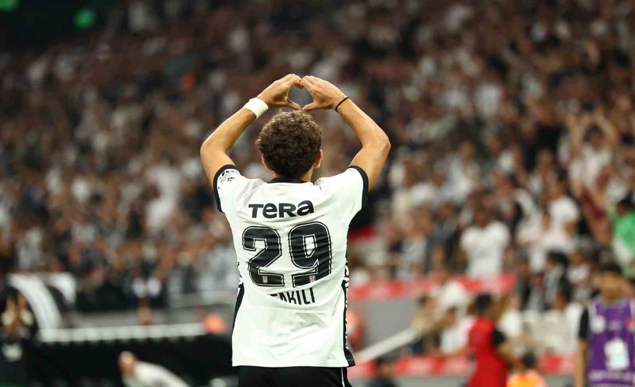 BEŞİKTAŞ’IN HÜCUM OYUNCUSU İLHAN FAKILI, SİYAH-BEYAZLI FORMA İLE İLK GOLÜNÜ ÇORUM FK AĞLARINA...