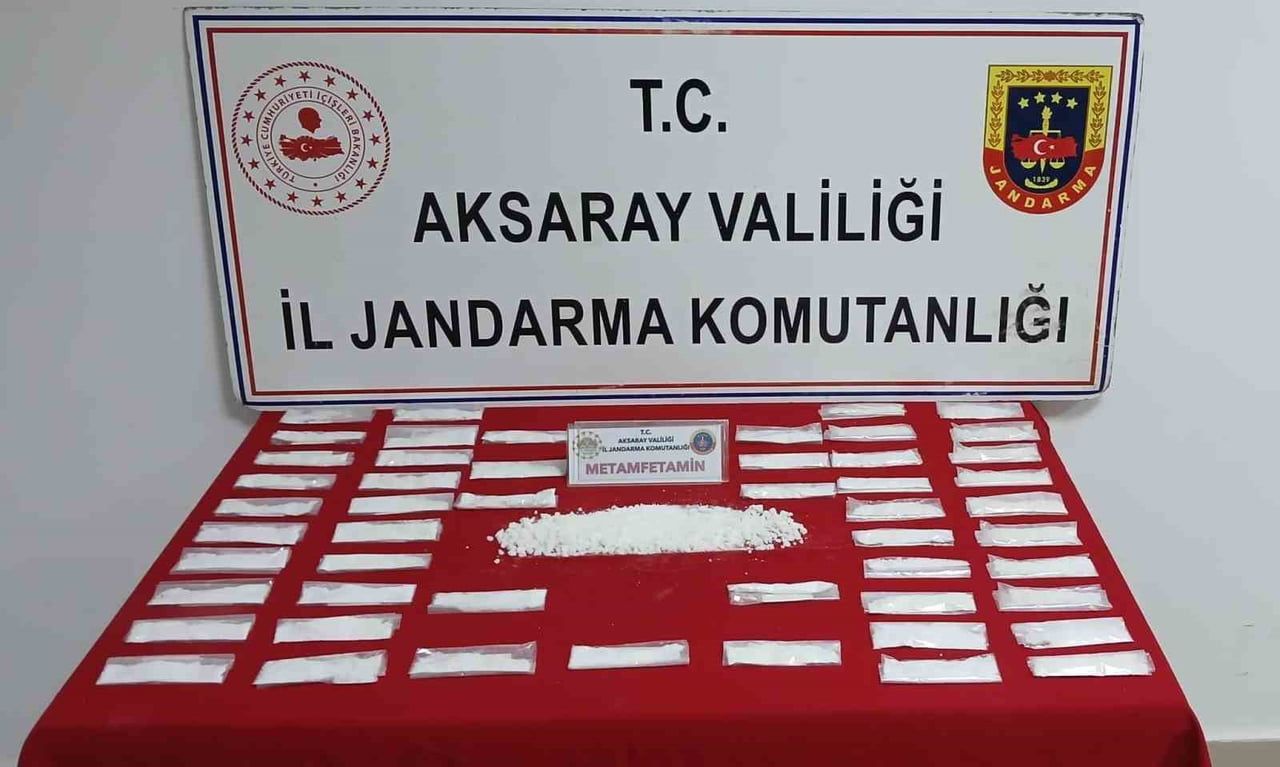 AKSARAY’DA KONUM ATARAK ŞAHISLARA UYUŞTURUCU SATAN ŞAHIS JANDARMANIN OPERASYONUYLA SUÇÜSTÜ...