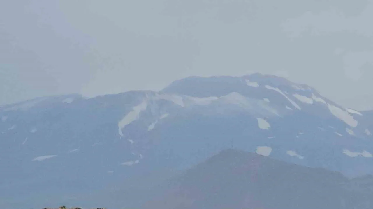 BİTLİS’İN ADİLCEVAZ İLÇESİNDE BULUNAN 4 BİN 58 METRE RAKIMLI SÜPHAN DAĞI, AĞUSTOS AYININ SON...