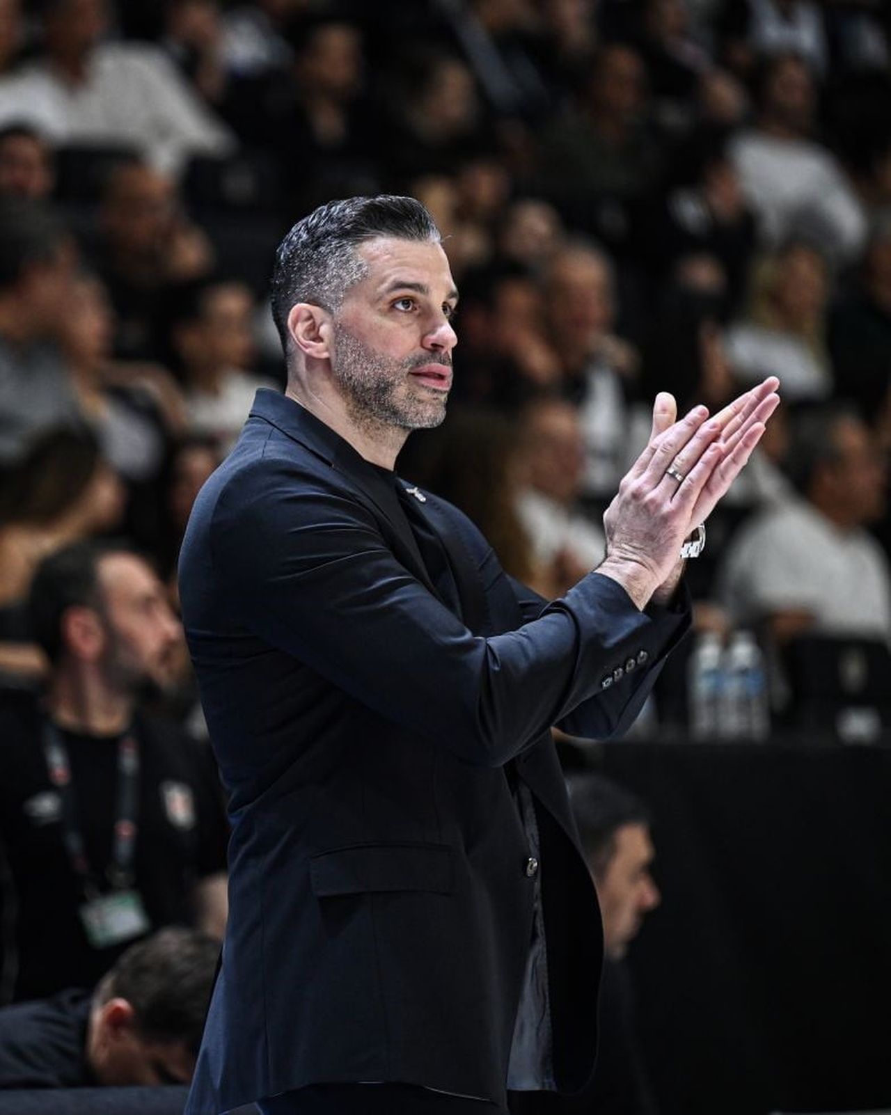 BEŞİKTAŞ, BAŞANTRENÖR DUSAN ALİMPİJEVİC'İN SÖZLEŞMESİNİN UZATILDIĞINI AÇIKLADI.