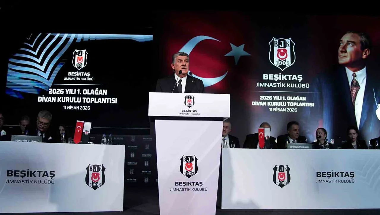 BEŞİKTAŞ BAŞKANI SERDAL ADALI, KÜRSÜYE GELEREK FUTBOL VE BASKETBOL TAKIMLARININ SON DURUMU...