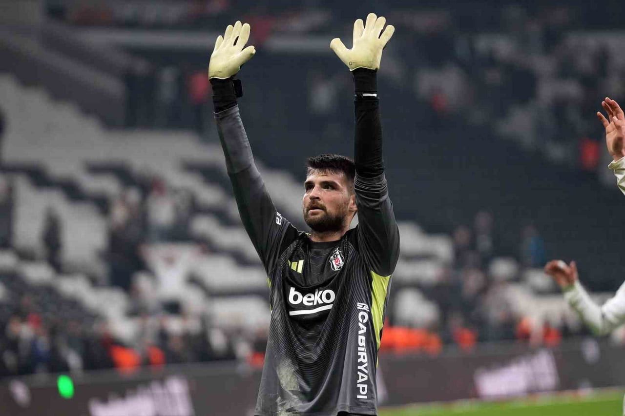 BEŞİKTAŞ, SÖZLEŞMESİ SONA EREN 25 YAŞINDAKİ FİLE BEKÇİSİ ERSİN DESTANOĞLU İLE YOLLARIN AYRILDIĞINI...